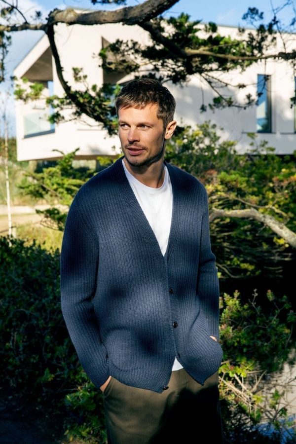 Cardigan boutonné en laine crochetée